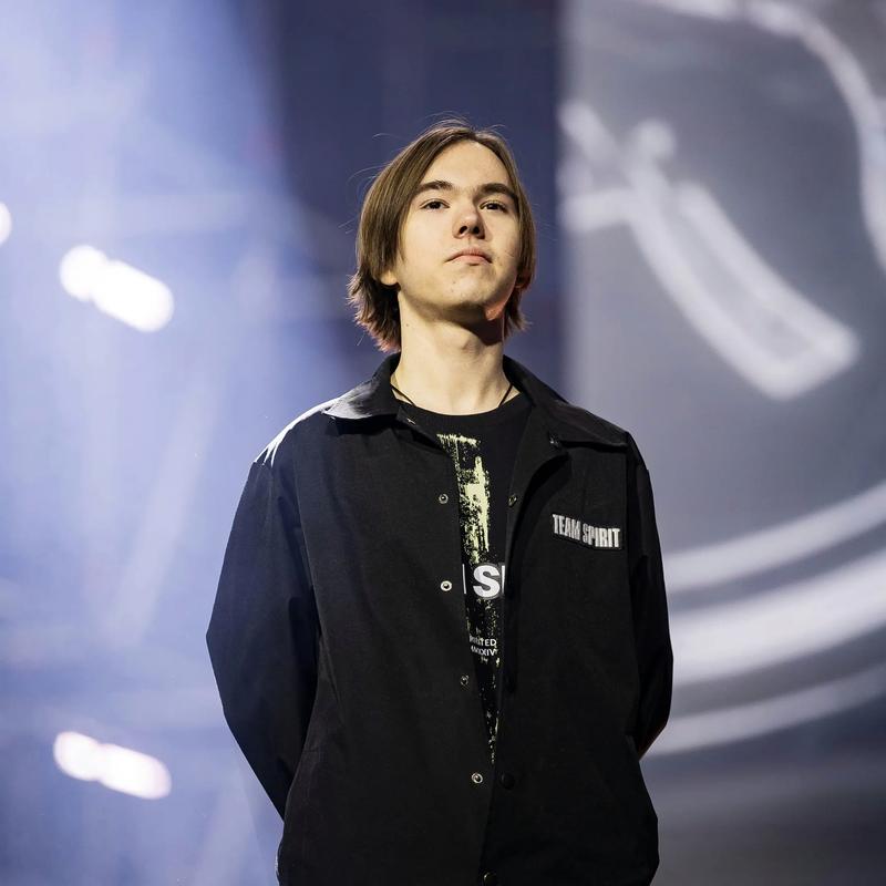 第十个冠军！当之无愧的LEC之王 同时，G2也成为全球第一支锁定2023年MSI名额的队伍 Caps获得本次冬季赛决赛FMVP