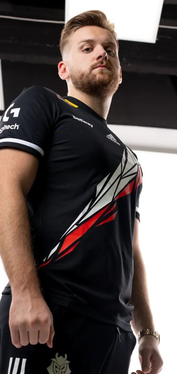 LPL解说公然辱骂观众，官方处理结果出炉：停班7天