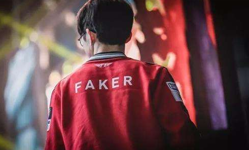 100 Thieves CEO花费$30,000进行箱子开启，获得$3,000刀具