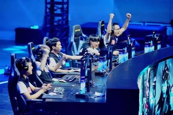 KPL发布春季赛三组出征海报：情久／KLG／LGD／RW侠／WB／AG在列